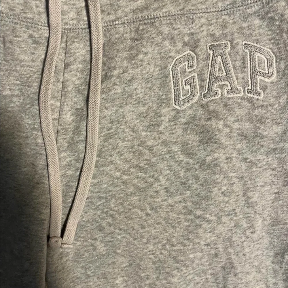 GAP Gray Sweatpants Size Small  – Comfortable Everyday Joggers